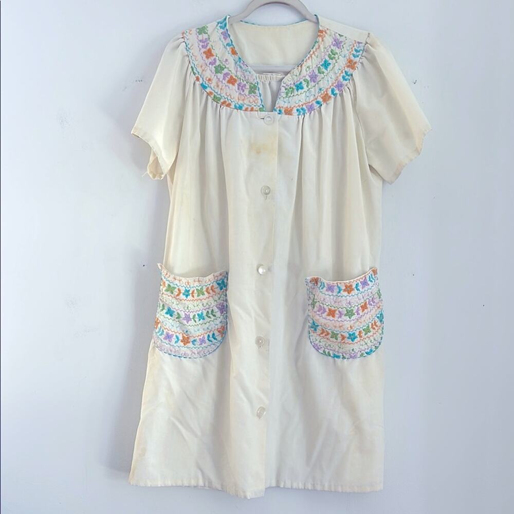Vintage embroidered button up short sleeve muumuu nightgown house coat robe